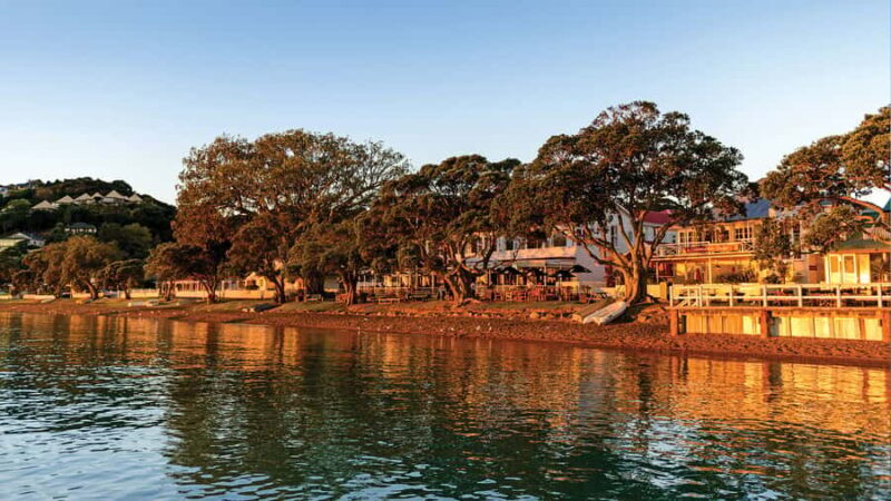 Russell: 1-Hour Sightseeing Tour by Coach & Long Beach - Key Points