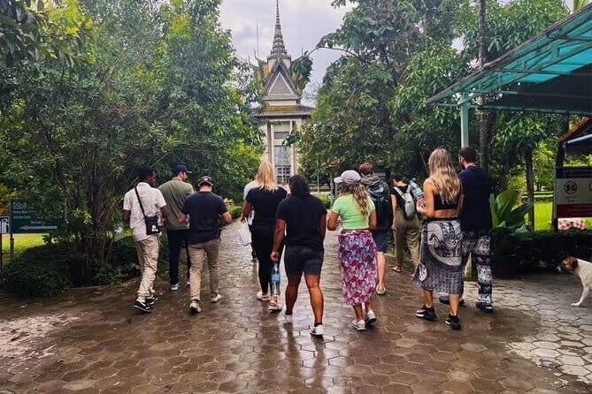 S21 & Killing Fields Tour with Khmer Lunch & Drink - Key Points
