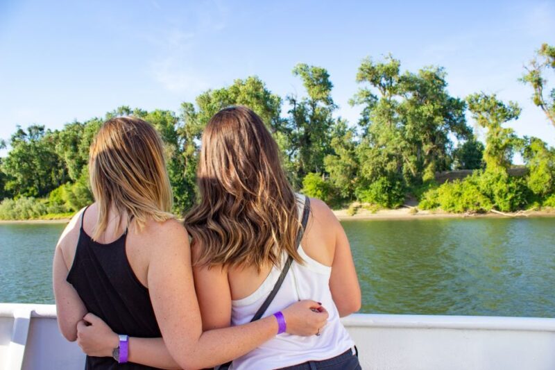 Sacramento: City Cruises Sights and Sips Cruise - The Atmosphere and Social Vibe