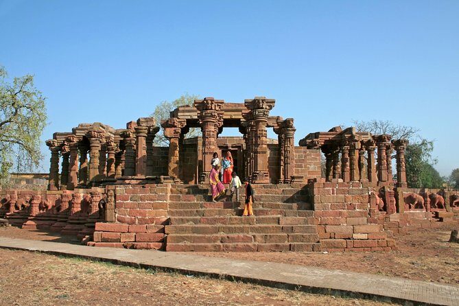 Sacred Sanctuaries: Omkareshwar & Asirgarh Fort Day Tour - Exploring the Itinerary in Detail