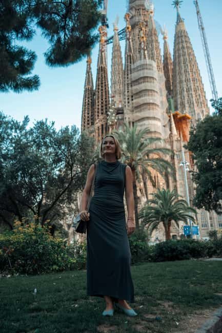 Sagrada Familia 2in1: Guided Tour + Photo/Video - Key Points