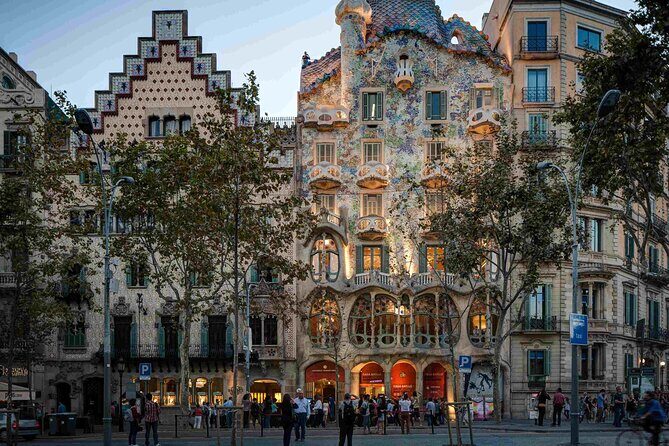 Sagrada Familia & Barcelona Small Group Tour with Hotel Pick-up - Discovering Barcelona: A Deep Dive into the Itinerary