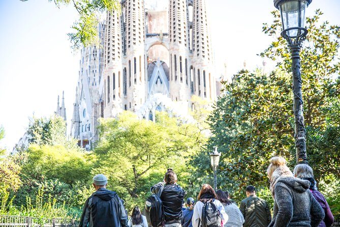 Sagrada Familia Fast Track Tour with Optional Tower Access - What to Expect from the Tour: A Thorough Breakdown
