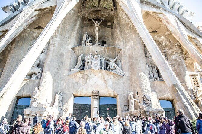 Sagrada Familia Fast Track Tour with Optional Tower Access - FAQ