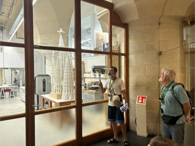 Sagrada Familia Guided Tour with Skip-the-Line Entry Ticket - Analyzing the Cost and Value