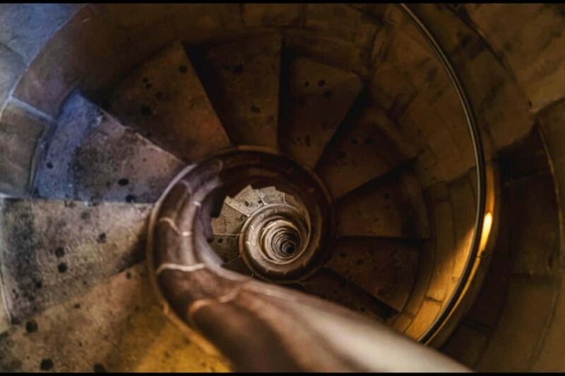 Sagrada Familia Guided Tour with Tower Access - Key Points