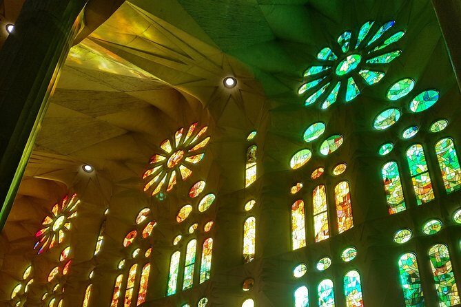 Sagrada Familia Guided Tour with Towers Access - Who This Tour Is Perfect For