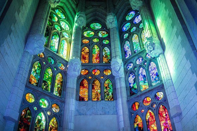 Sagrada Familia Monolingual Tour with Skip the Line Ticket - Considerations and Limitations