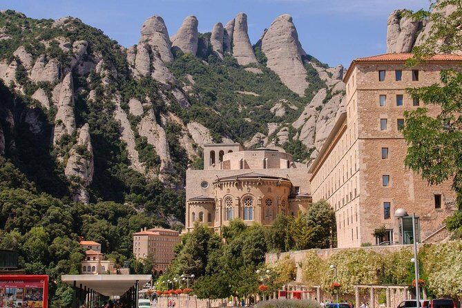 Sagrada Familia & Montserrat Small Group Tour with Hotel pick-up - FAQ