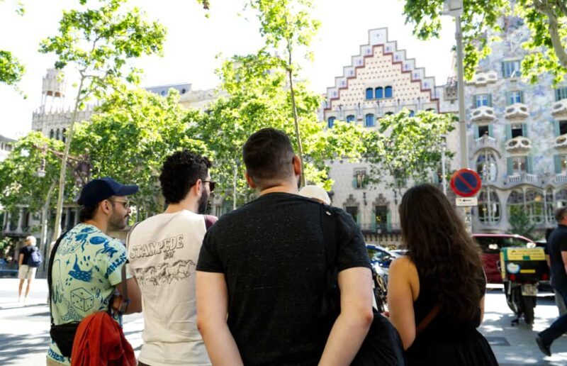 Sagrada Família & More: Barcelona Tour + Candy Tasting - Who Will Enjoy This Tour?