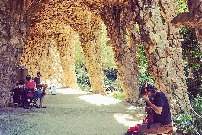 Sagrada Familia, Park Guell & Walking Private Tour with Tapas - Who Should Book This Tour?