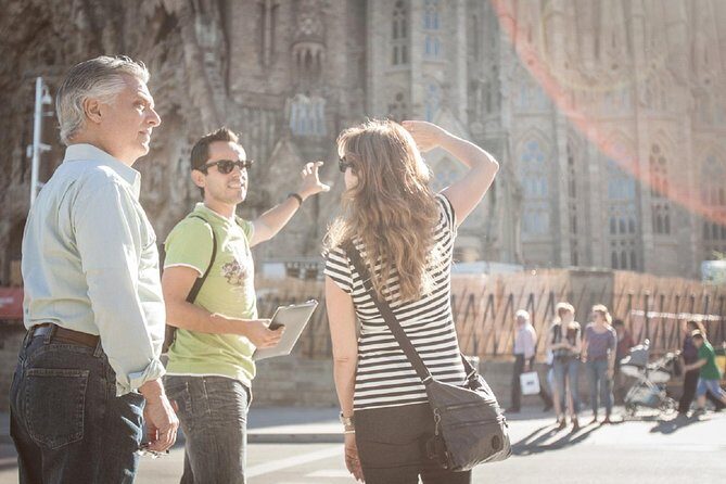 Sagrada Familia Private Guided Tour with Skip the Line Tickets - The Experience in Detail