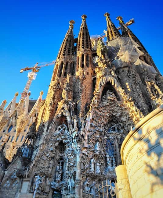 Sagrada Familia Private Tour with Entry Ticket in English - Key Points