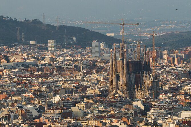 Sagrada Familia Small Group Tour with Skip the Line Ticket - Key Points