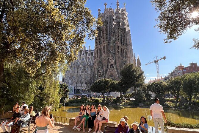 Sagrada Familia Tour with Express Entry and Local Guide - Why Choose This Tour?