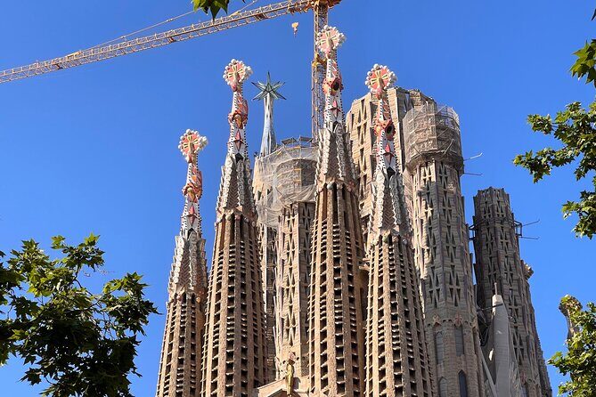 Sagrada Familia Tour with Express Entry and Local Guide - FAQs