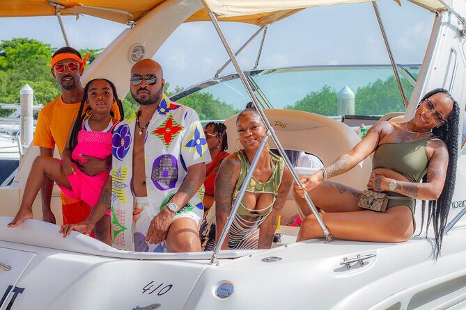 Sail from Cancun by private yacht and visit Playa Norte - The Onboard Experience and Facilities