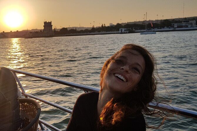 Sailboat Sunset Group Tour in Lisbon with welcome drink - Key Points