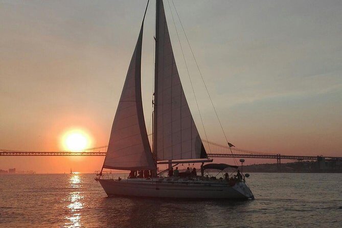 Sailboat Sunset Group Tour in Lisbon with welcome drink - The Itinerary in Detail
