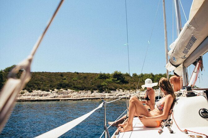 Sailing and Snorkeling Tour in the Islands of Pakleni - The Itinerary Breakdown: What to Expect