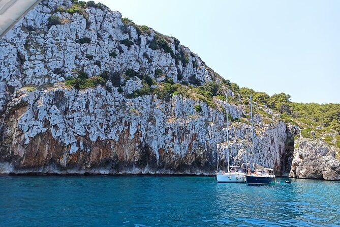 Sailing boat tour with lunch and swimming stops - FAQ