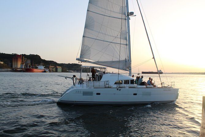 Sailing Catamaran Sunset Group Cruise with Welcome Drink - What Makes This Tour Stand Out?