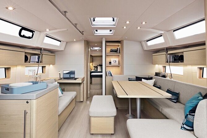 Sailing Charter around Vancouver Harbour Private Tour - A Closer Look at the Sailing Experience