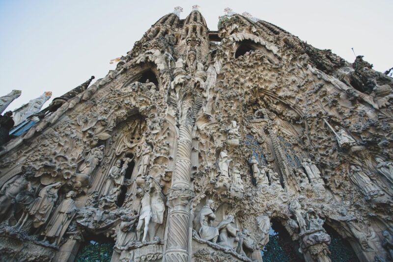 Sailing Experience, Sagrada Familia & Park Guell - Key Points