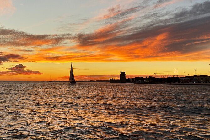 Sailing tour to the sunset in Lisbon - An In-Depth Look at the Lisbon Sunset Sailing Experience