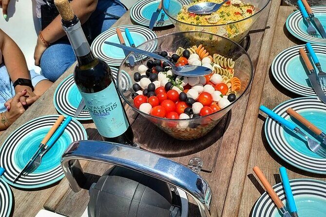 Sailing Yacht Lisbon's historic district Sightseeing Tour(2:30 H) - Food, Drinks & Comfort Onboard