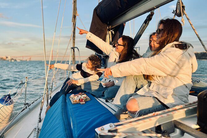 Sailing Yacht Lisbon's historic district Sightseeing Tour(2:30 H) - Frequently Asked Questions