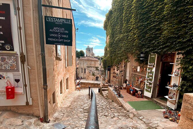 Saint-Emilion Afternoon Tour - 2 Wineries, tastings & delicacies - FAQ
