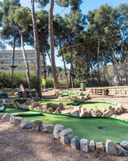 Salou: Minigolf Pass with Gear - Key Points