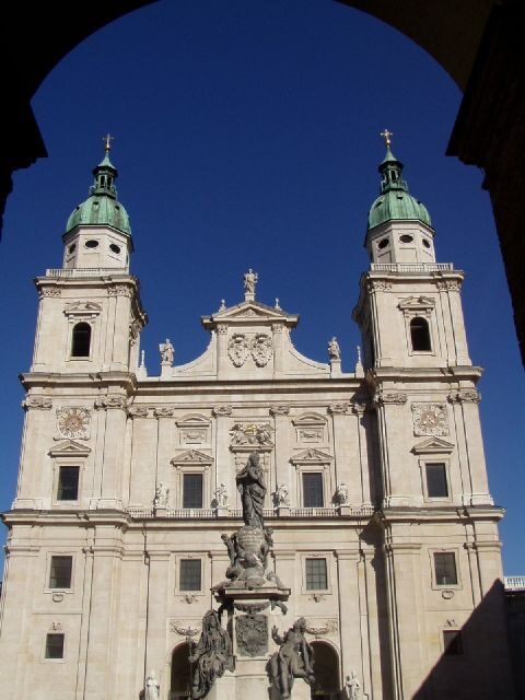 Salzburg 2.5-Hour Walking Tour: Mozart, Old Town & More - Key Points