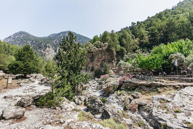Samaria Gorge Trek Full Day Tour from Georgioupoli with Guide - Who Should Consider This Tour?