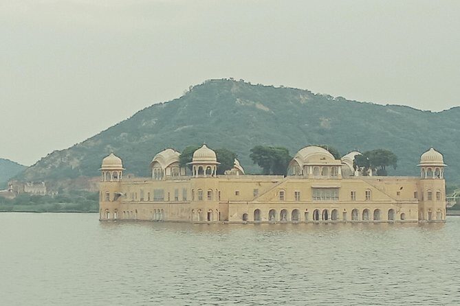 Same Day Jaipur Tour from Delhi by Private Car - Lunch Break: Authentic Rajasthan Flavors
