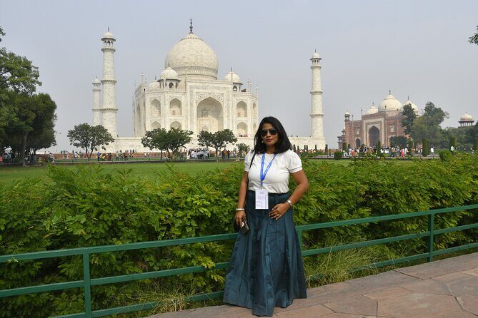 Same Day Taj Mahal and Agra Fort tour from New Delhi - Local Handicrafts and the Drive Back