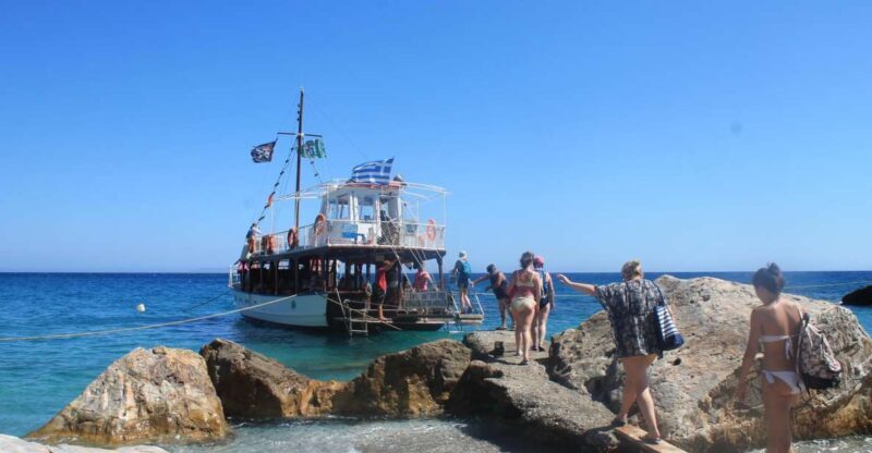 Samos: Full-Day Boat Cruise with Lunch (and bus transfer) - Authentic Experience and Local Flavor