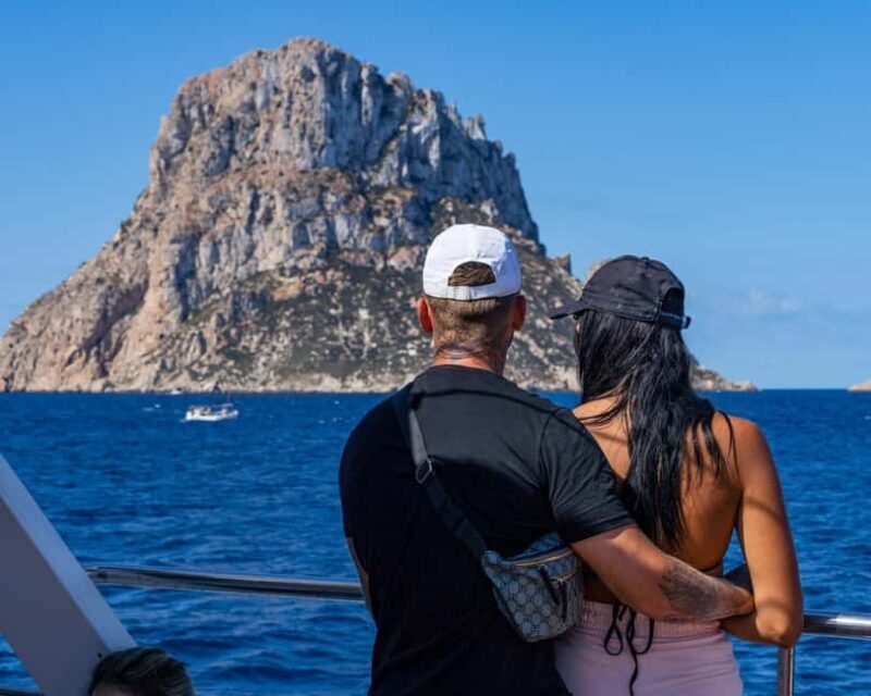 San Antonio: Boat tour to Es Vedrá with drinks and snacks - Key Points