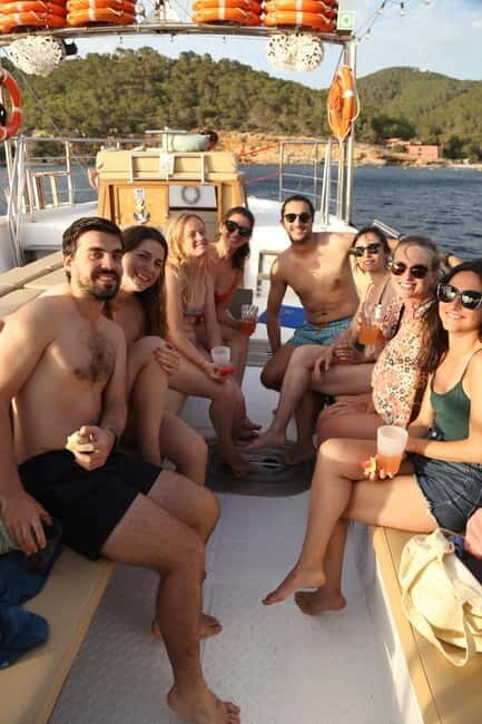 San Antonio: Cala Salada & Cala Gracio Sunset Boat Trip - Key Points