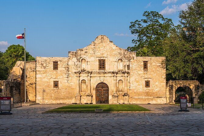 San Antonio Downtown Walking Tour & River Cruise Tickets - A Close Look at the San Antonio Tour Experience