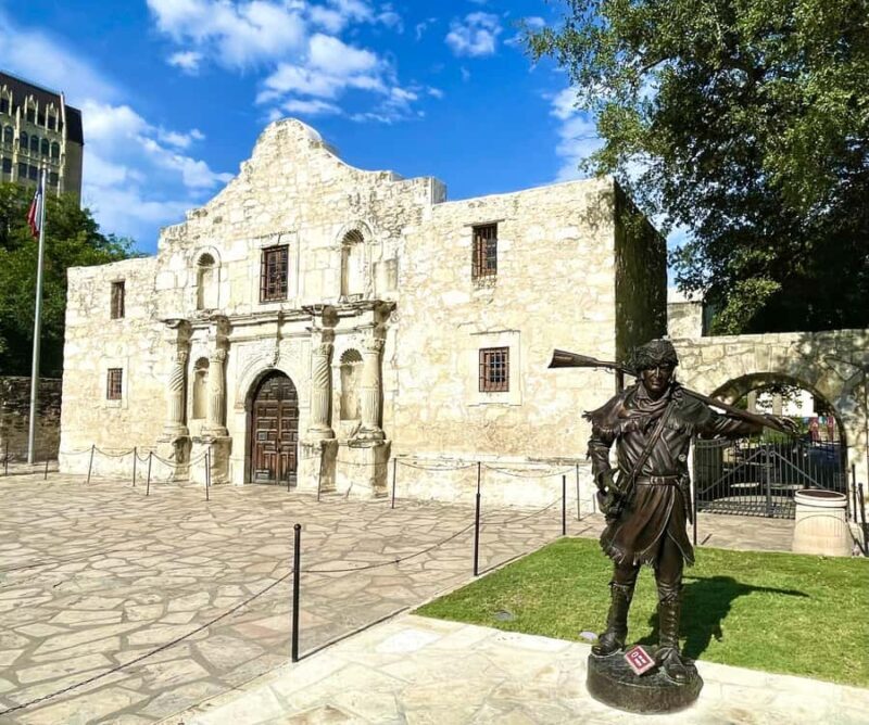 San Antonio: Riverwalk and Downtown Guided Walking Tour - Key Points