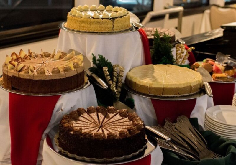 San Diego: Christmas Day Buffet Brunch or Dinner Cruise - Service, Atmosphere, and Entertainment