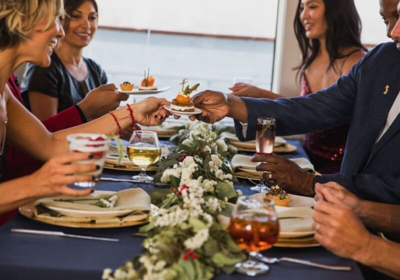 San Diego: Christmas Eve Buffet Brunch or Dinner Cruise - FAQ