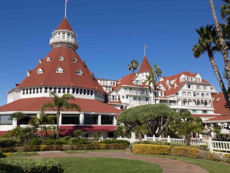 San Diego Drag Queen Tour: Fun, Sass & City Secret - Authenticity and Engagement