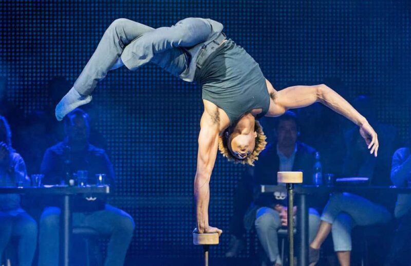 San Francisco: "Dear San Francisco" Immersive Acrobatic Show - The Performance: A Visual and Emotional Feast