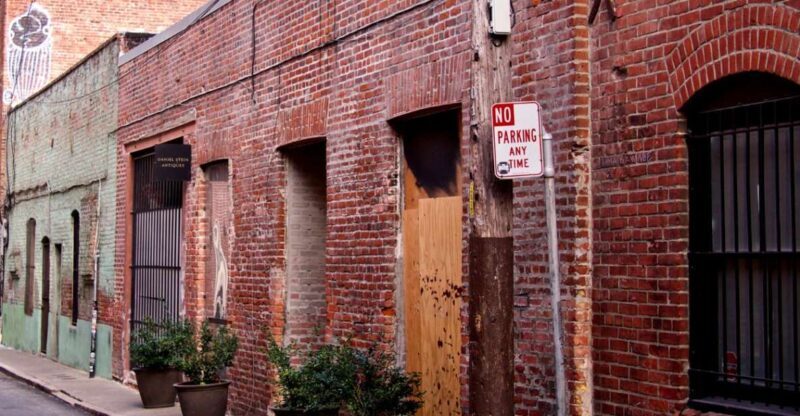 San Francisco: Gold, Greed, and Gunslingers Walking Tour - Key Points
