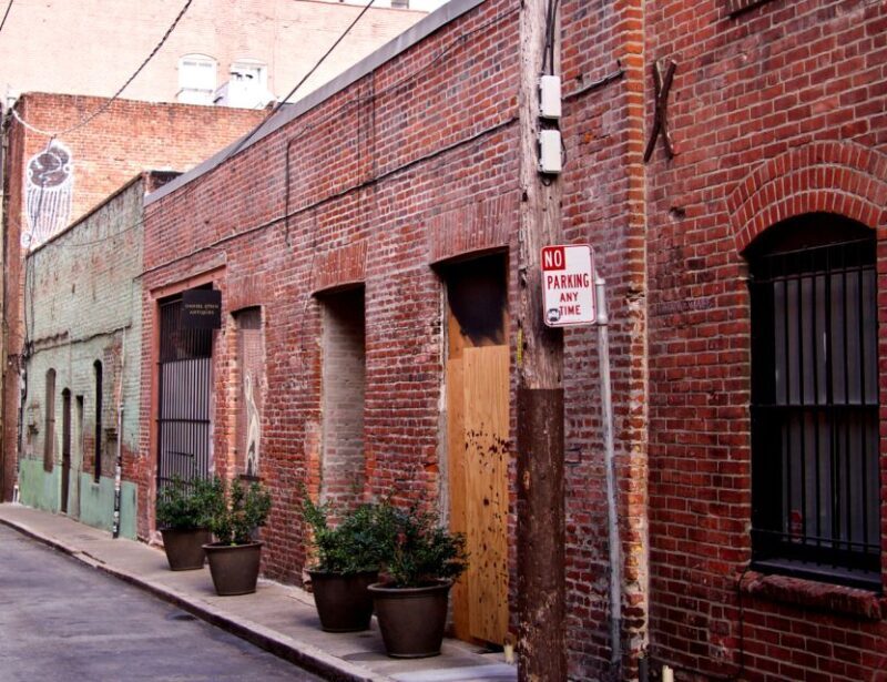 San Francisco: Gold, Greed, and Gunslingers Walking Tour - Authentic Stories That Stick