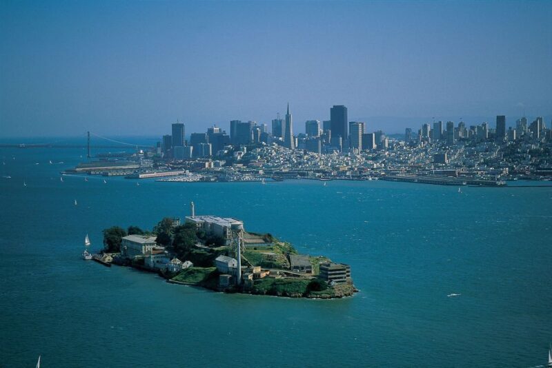 San Francisco: Hop-On Hop-Off Deluxe Bus Tour with 20 Stops - FAQs