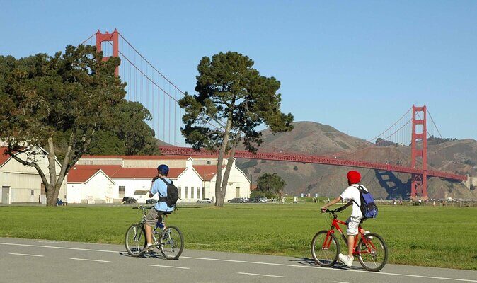 San Francisco Presidio Scavenger Hunt Walking Tour and Game - Key Points